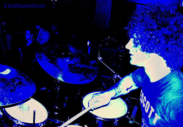 screamfeeder-the-rev-15-04-06-67